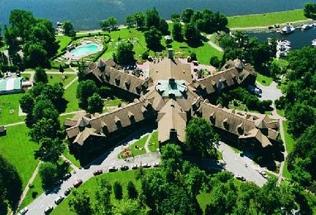 Las mejores ofertas de Fairmont Le Chateau Montebello MONTEBELLO