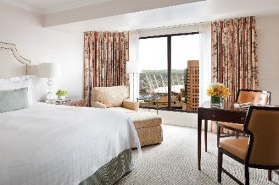 Las mejores ofertas de FOUR SEASONS HOTEL VANCOUVER - DELUXE EXECUTIVE SUITE (1 KING AND 1 SOFA OR 2 DOUBLES AND SOFA) Vancouver