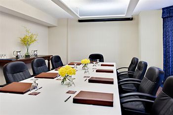 Las mejores ofertas de SHERATON SUITES COUNTRY CLUB PLAZA Parkville