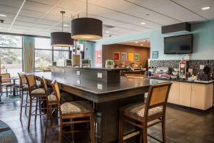 Las mejores ofertas de PLUS RIVERSIINN SUITES New Bern