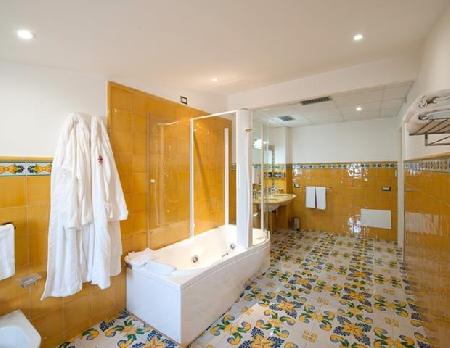 Las mejores ofertas de ARABA FENICE HOTEL AND RESORT Altavilla Silentina 