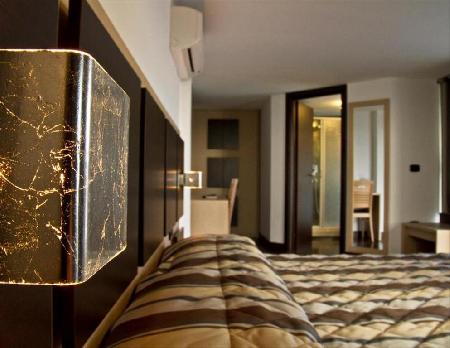 Las mejores ofertas de LUNGOMARE CENTOSEDICI Terracina 