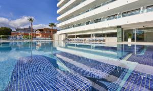 Las mejores ofertas de Globales Torrenova Adults Only +16 Palma Nova