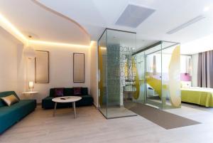 Las mejores ofertas de The Purple by Ibiza Feeling (Adults Only) SAN ANTONIO