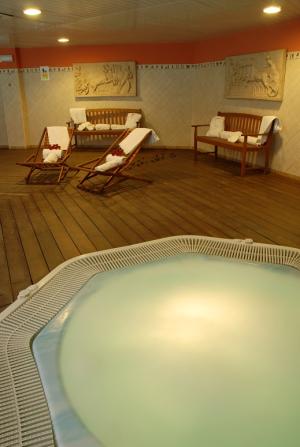 Las mejores ofertas de HOLIDAY VILLAGE Benalmádena