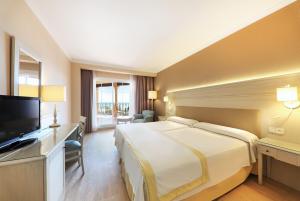 Las mejores ofertas de Iberostar Waves Málaga Playa Torrox