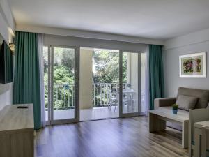 Las mejores ofertas de Comitas Floramar Cala Galdana