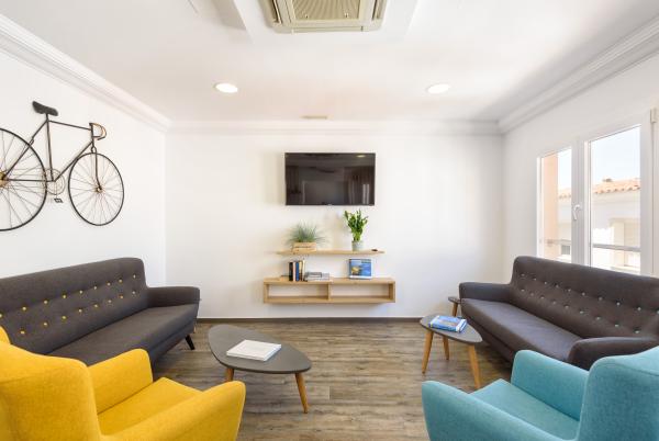 Las mejores ofertas de Hostal JUME - URBAN ROOMS Mahón