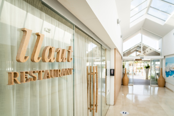 Las mejores ofertas de LAGO RESORT MENORCA - ONLY ADULTS Cala En Bosch