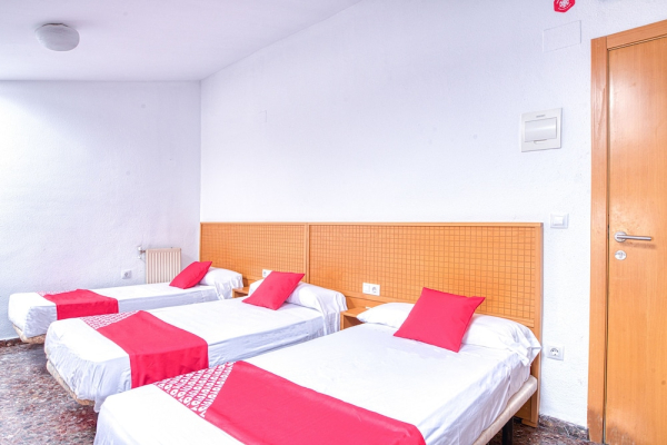 Las mejores ofertas de OYO HOSTAL NOVA PICANYA Picanya