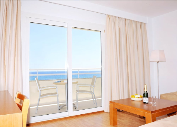 Las mejores ofertas de COOEE APARTHOTEL & SUITES CAP DE MAR Cala Bona