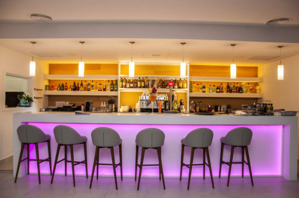 Las mejores ofertas de SAGITARIO MENORCA MAR APARTAMENTOS - SOLO ADULTOS Cala En Bosch