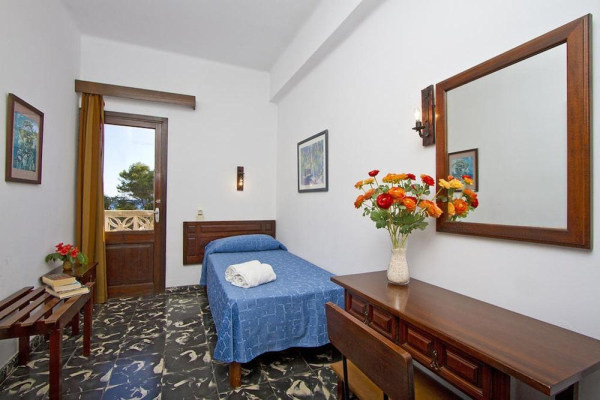 Las mejores ofertas de HOSTAL ORIOLA Cala San Vicente