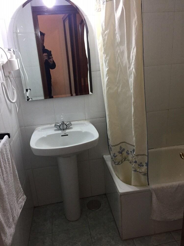 Las mejores ofertas de Hostal Palacios Fuencarral Madrid