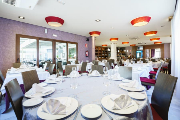 Las mejores ofertas de OYO HOTEL EL ANCLA Calahonda