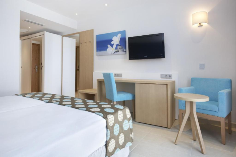 Universal Hotel Marques