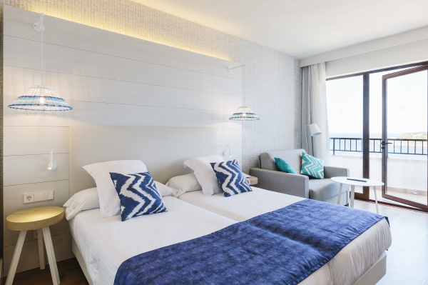 Las mejores ofertas de Leonardo Royal & Suites hotel Ibiza Santa Eulalia Es Cana