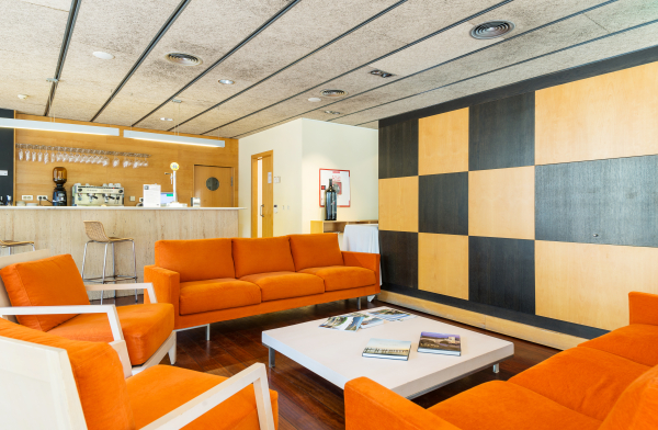 Las mejores ofertas de Hotel NM Suites by Escampa Hotels Toses