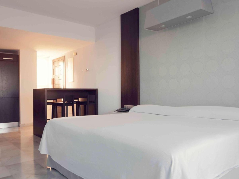 Las mejores ofertas de SUITTES HOTEL Chiclana de la Frontera
