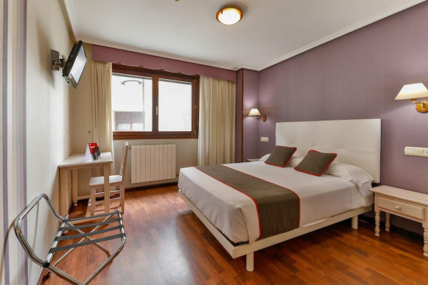 Las mejores ofertas de OYO HOTEL PUERTO DE CANDÁS CANDAS