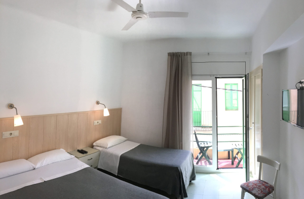 Las mejores ofertas de Hostal Rom Roses