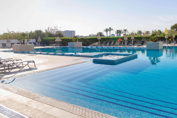 Las mejores ofertas de Eix Lagotel Holiday Resort Playa de Muro