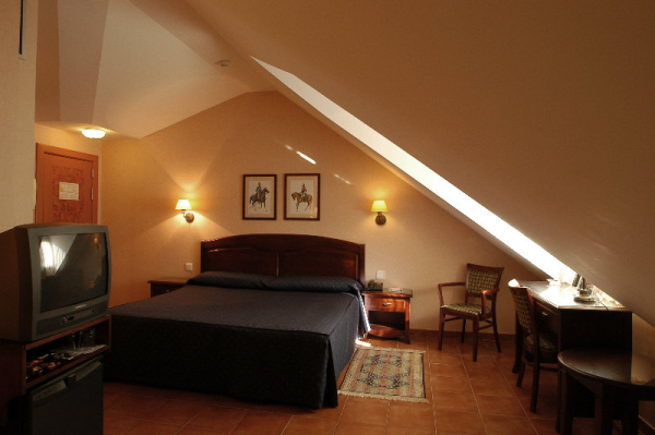 Las mejores ofertas de Hospedium Hotel Los Lanceros San Lorenzo De El Escorial