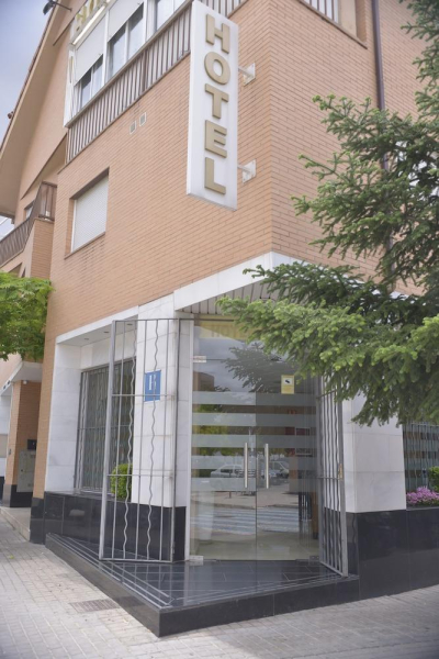 Las mejores ofertas de HOTEL VELILLA Velilla De San Antonio