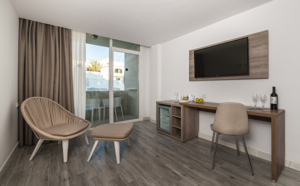 Las mejores ofertas de Globales Don Pedro Adults Only +16 Cala San Vicente