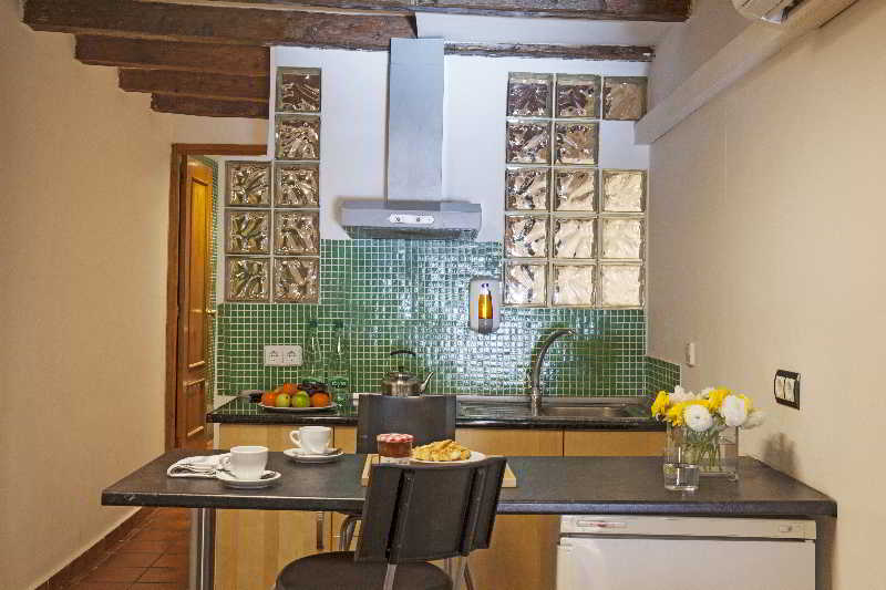 Las mejores ofertas de AinB Las Ramblas-Guardia Apartments Barcelona