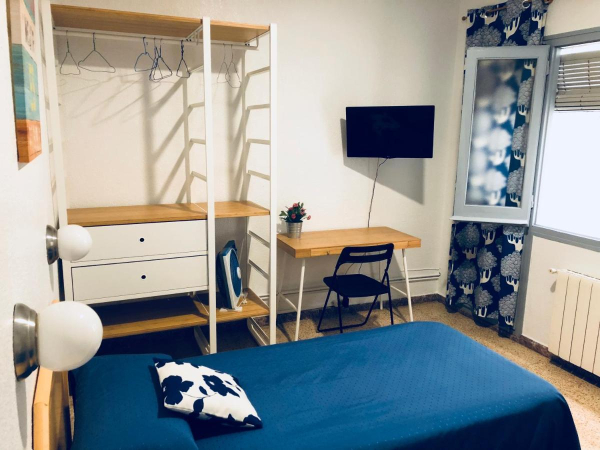 Las mejores ofertas de HOSTAL CARLOS III Playa d en Bossa