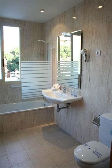 Las mejores ofertas de A&H ARTURO SORIA CENTRE Madrid