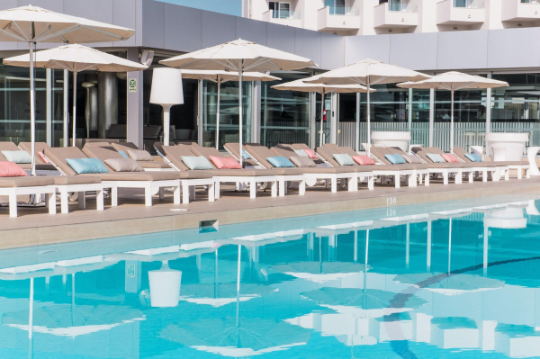 Las mejores ofertas de Hotel Garbi Ibiza & Spa Playa d en Bossa