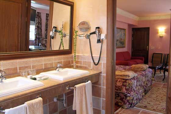 Las mejores ofertas de PALACIO MIRAFLORES HOTEL Miraflores De La Sierra