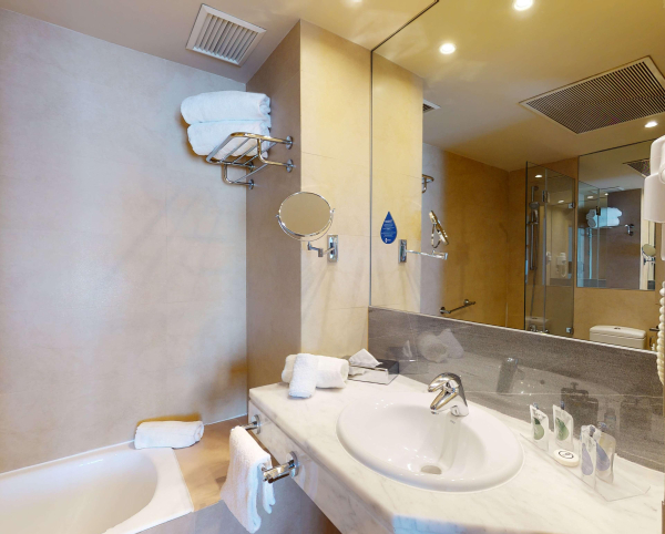 Las mejores ofertas de Radisson RED Madrid Madrid