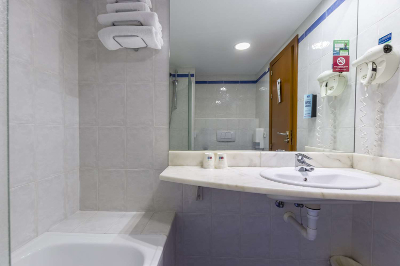 Las mejores ofertas de Travelodge Madrid Alcala de Henares Alcalá De Henares