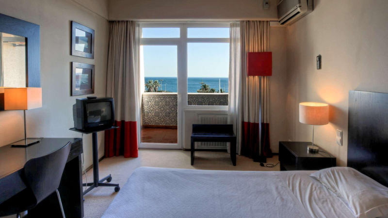 Carcavelos Beach Hotel