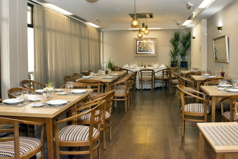 Rainha D. Amelia, Arts & Leisure