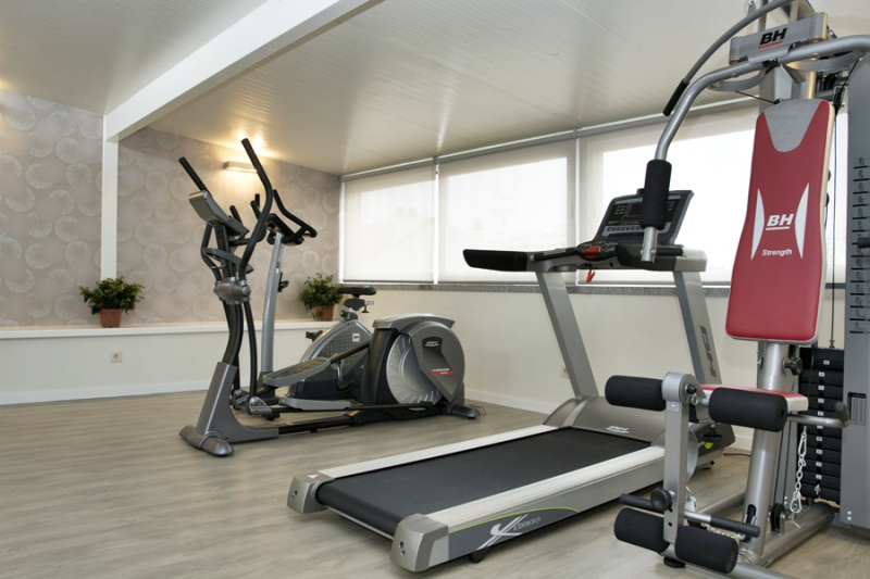 Rainha D. Amelia, Arts & Leisure