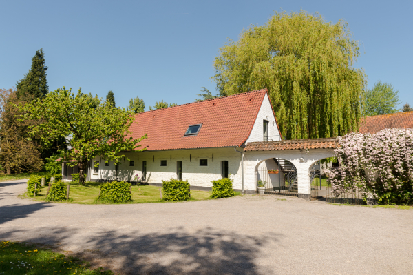 Las mejores ofertas de La Ferme Blanche, The Originals Relais Lille