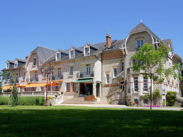 Las mejores ofertas de Logis Hotel le Parc Sologne Bourges 