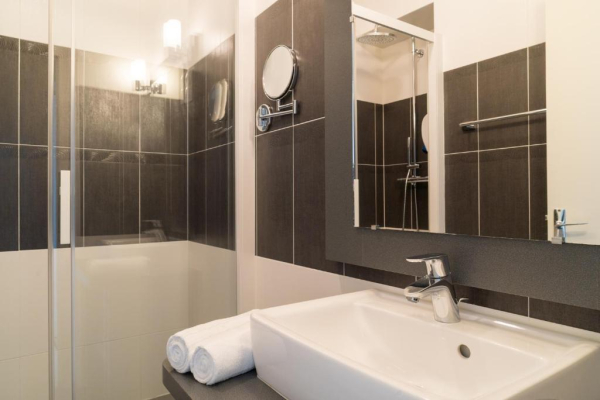 Las mejores ofertas de The Originals City, Hôtel Armen Le Triton, Roscoff Roscoff