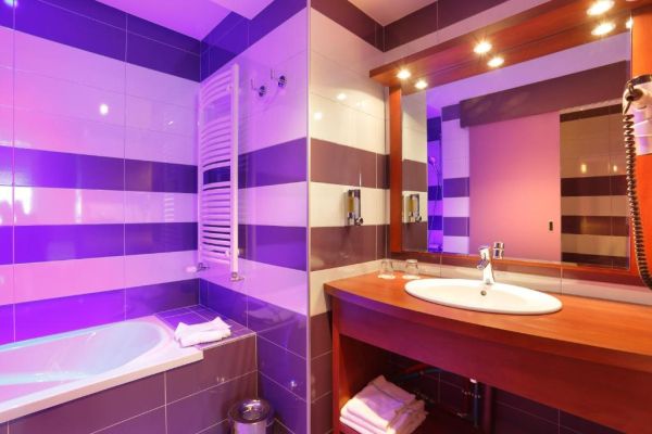 Las mejores ofertas de The Originals City Hotel le Saint MartialLimoges Limoges