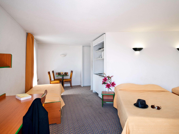 Las mejores ofertas de Aparthtl Adagio Access La Défense-Place Charras Courbevoie