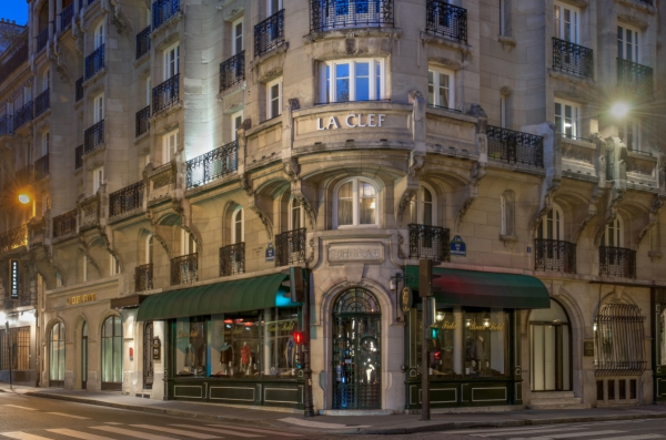 Las mejores ofertas de La Clef Louvre Paris by The Crest Collection Paris