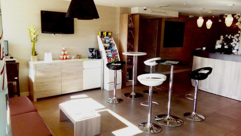 Kyriad Lyon Est - Saint Bonnet De Mure