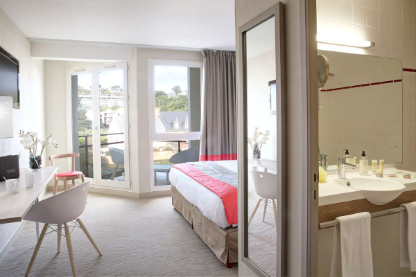 Las mejores ofertas de Best Western Les Bains de Perros-Guirec Hotel et S Trégastel 