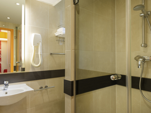 Las mejores ofertas de ibis Styles Paris La Défense Courbevoie Courbevoie