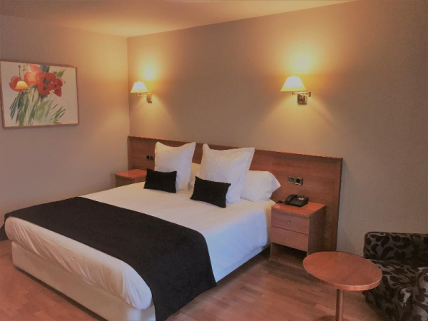 Las mejores ofertas de NIUNIT HOTEL El Serrat