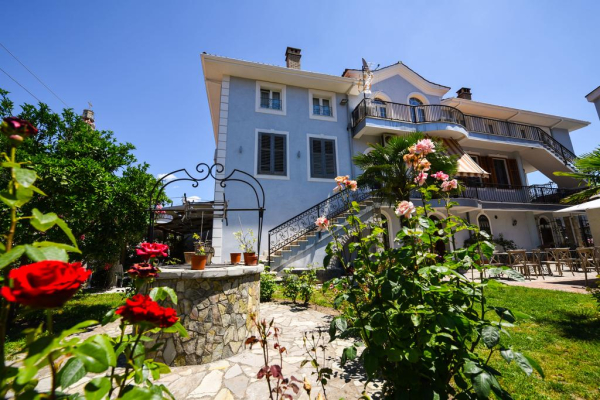 Las mejores ofertas de HOTEL ROSE GARDEN Berat